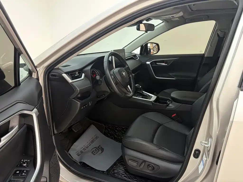 Toyota Wildlander 2023 из CN, фото 4