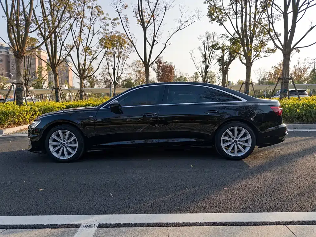 Audi A6L 2023 из CN, фото 9