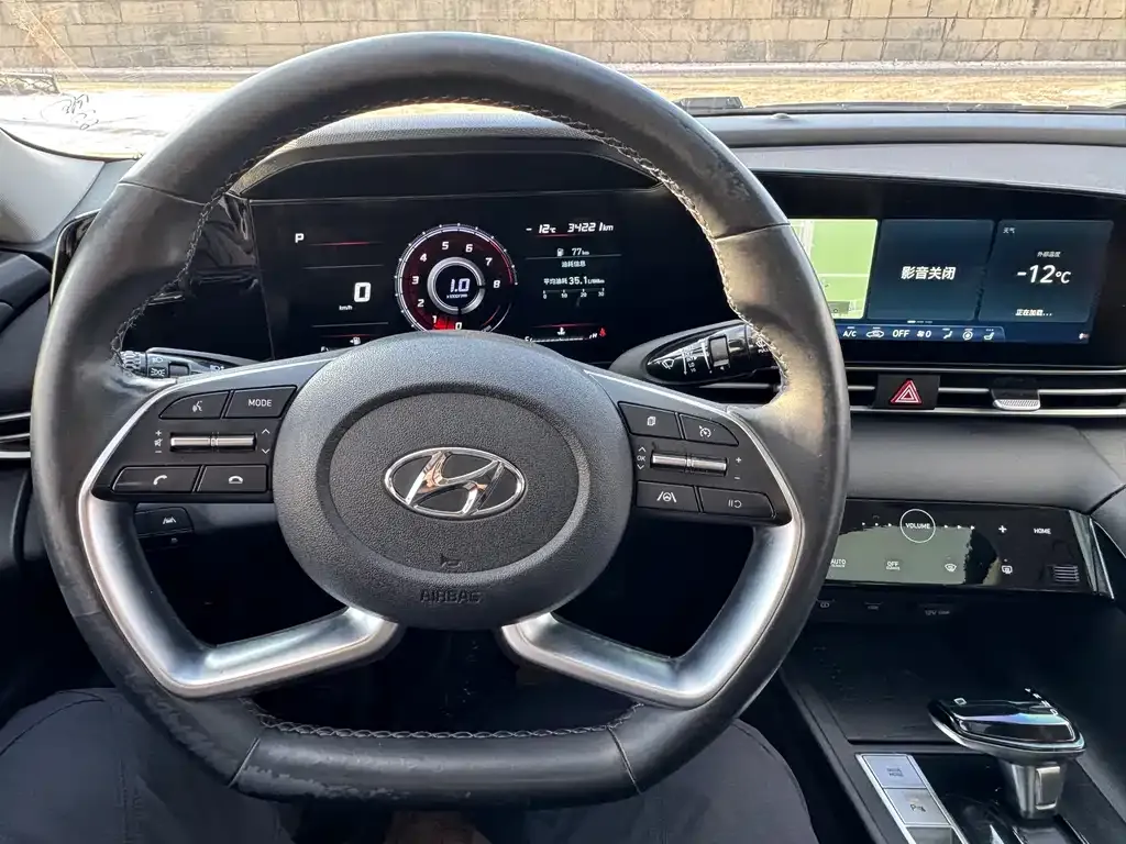 Hyundai Elantra — фото 5