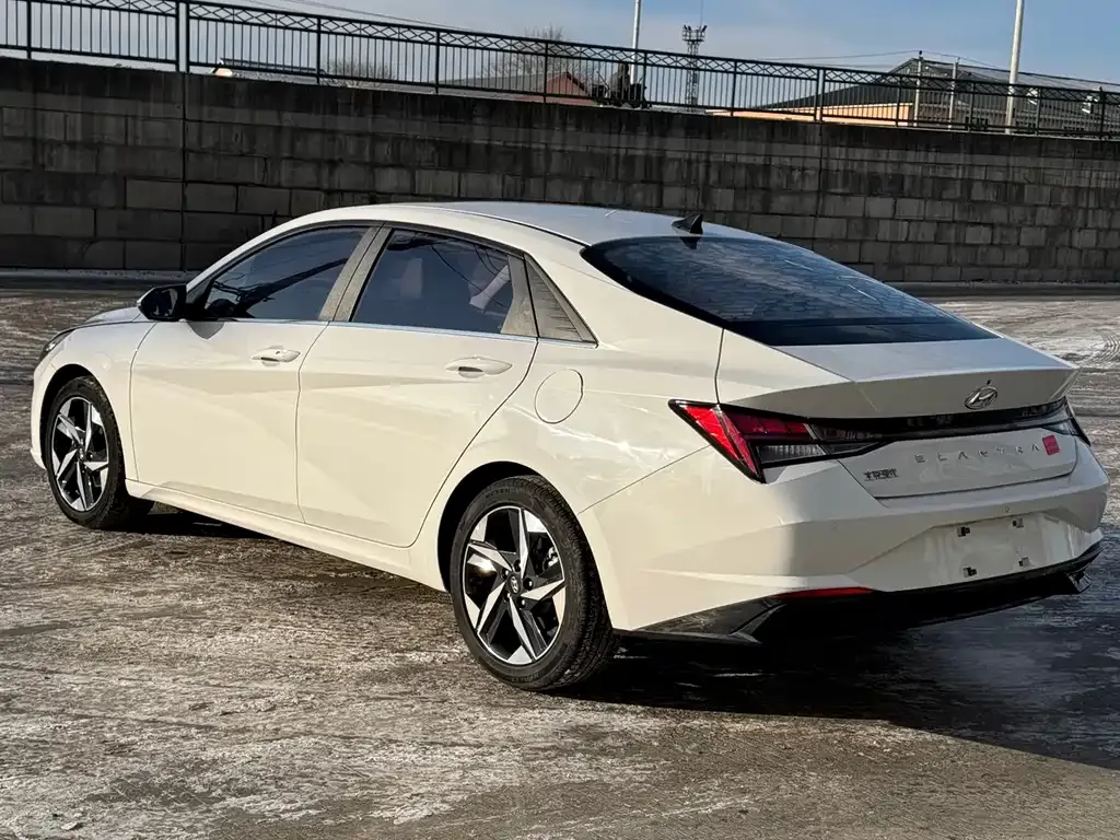 Hyundai Elantra — фото 6