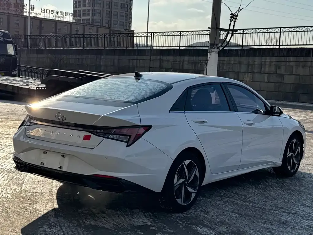 Hyundai Elantra — фото 2