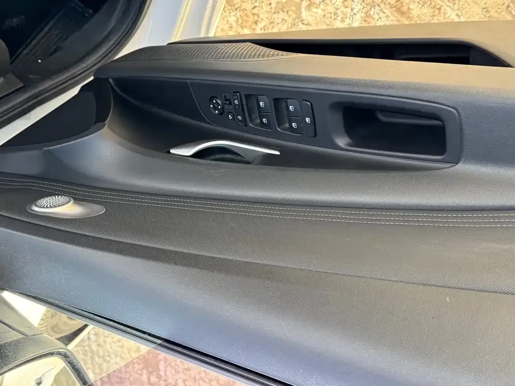 Hyundai Elantra — фото 8