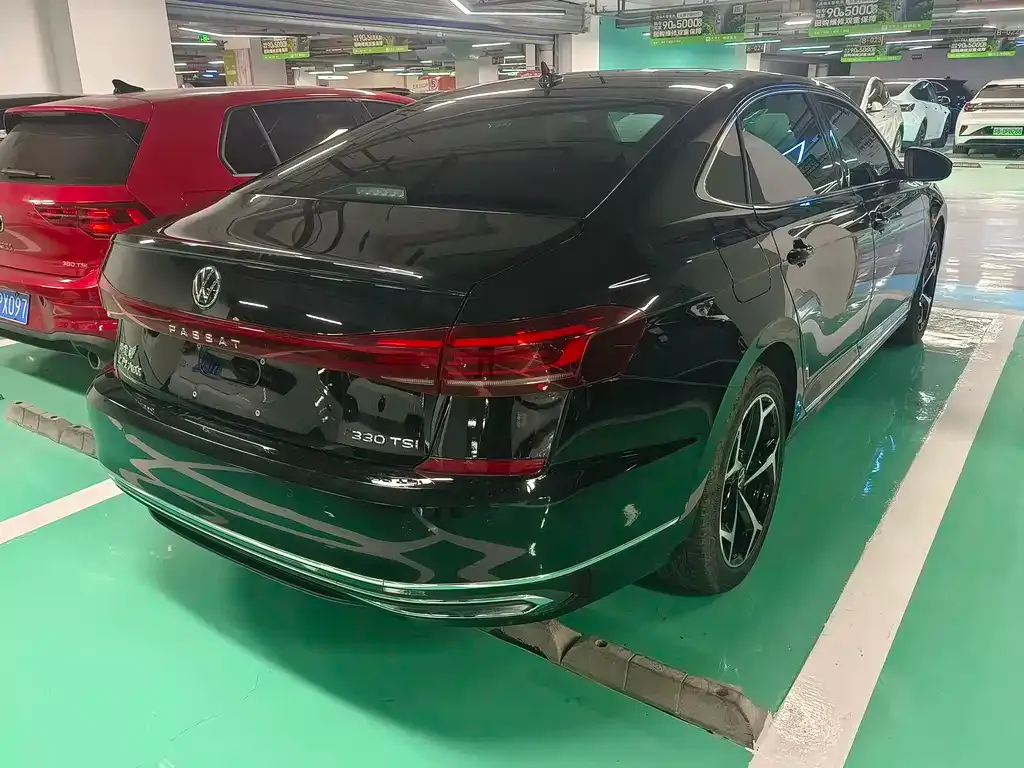 Volkswagen Passat 2023 из CN, фото 4