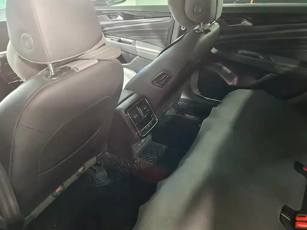Volkswagen Passat 2023 из CN, фото 2