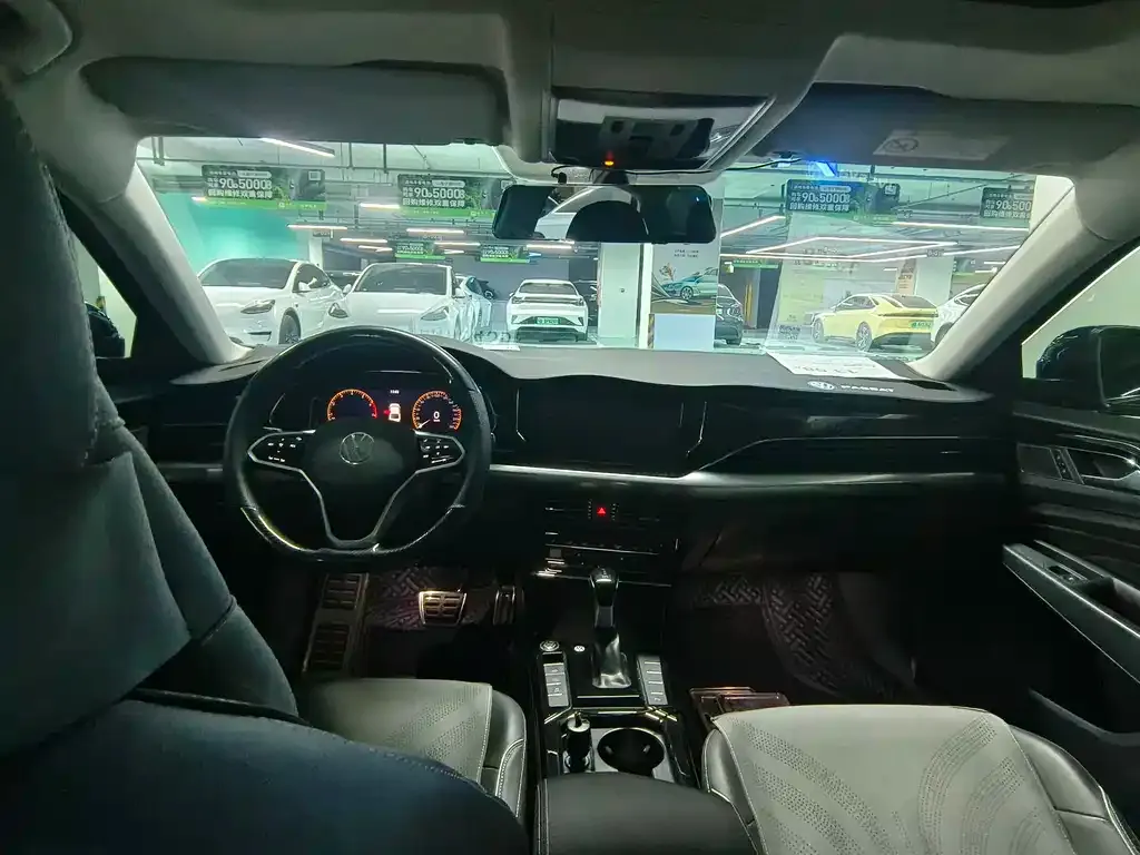 Volkswagen Passat 2023 из CN, фото 3