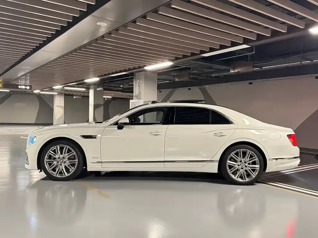 Bentley Flying Spur PHEV 2022 из CN, фото 9