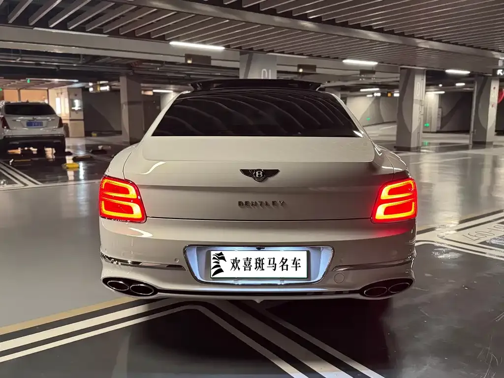 Bentley Flying Spur PHEV 2022 из CN, фото 10