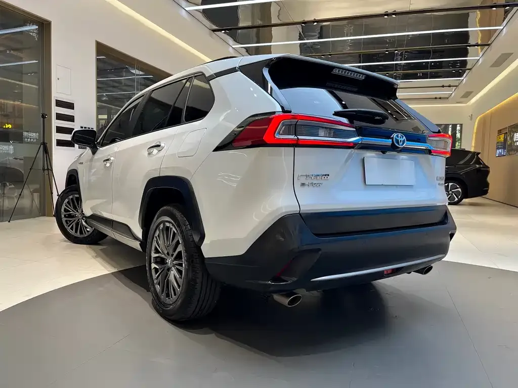 Toyota Wildlander 2023 из CN, фото 4