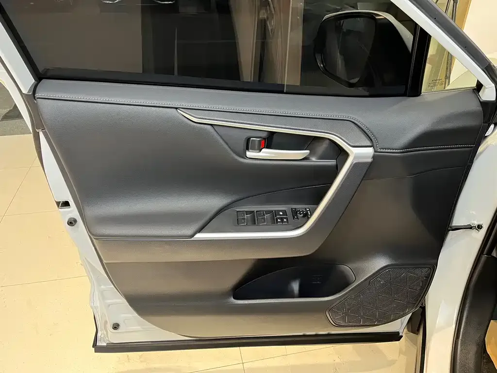 Toyota Wildlander 2023 из CN, фото 8