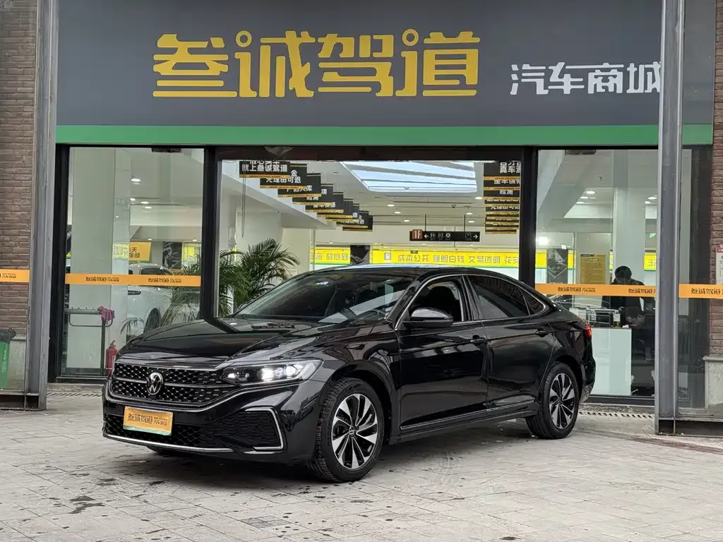 Volkswagen Passat 2023 из CN, фото 1
