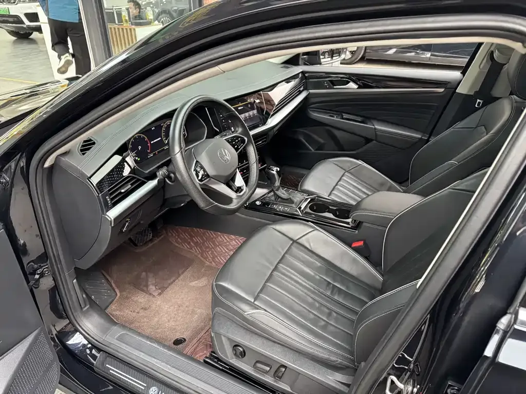 Volkswagen Passat 2023 из CN, фото 7