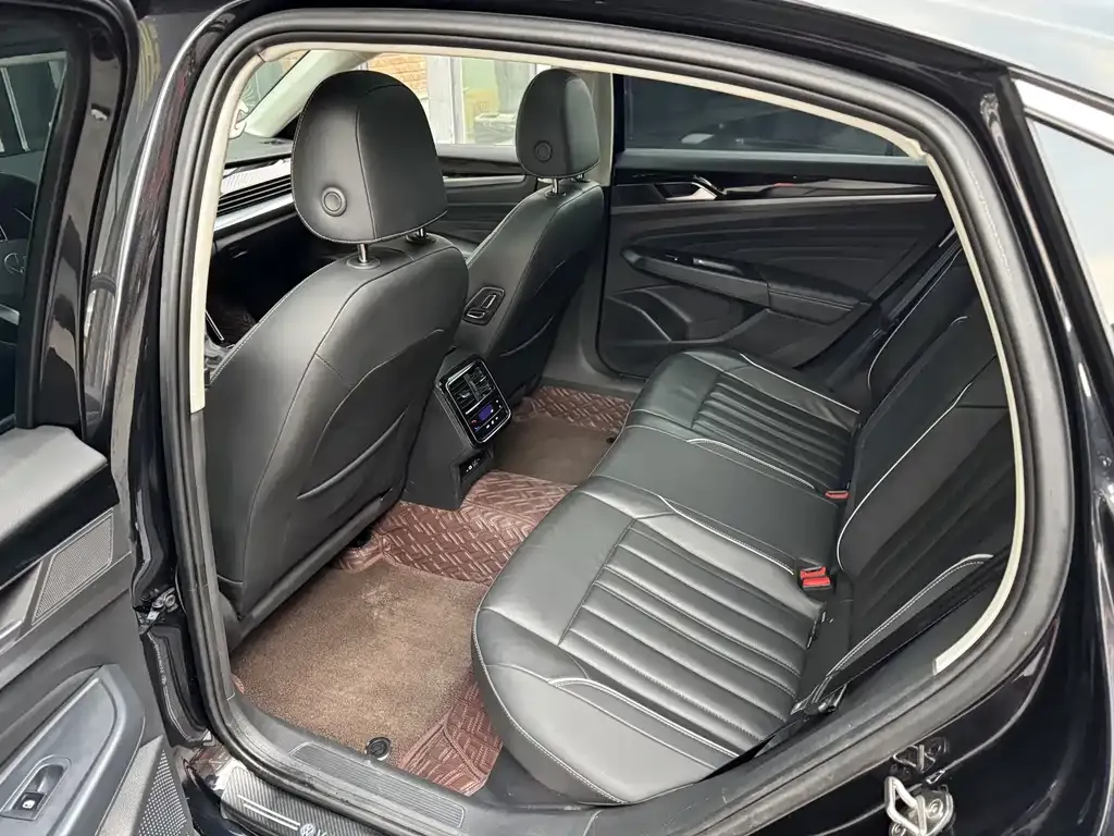 Volkswagen Passat 2023 из CN, фото 6
