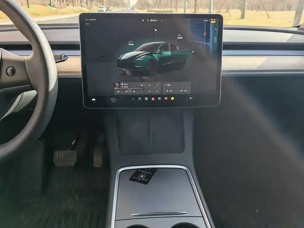 Tesla Model Y — фото 2