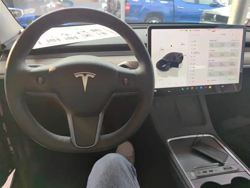 Tesla Model Y — фото 10