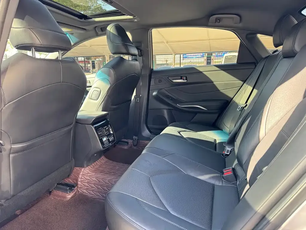 Toyota Avalon 2022 из CN, фото 2