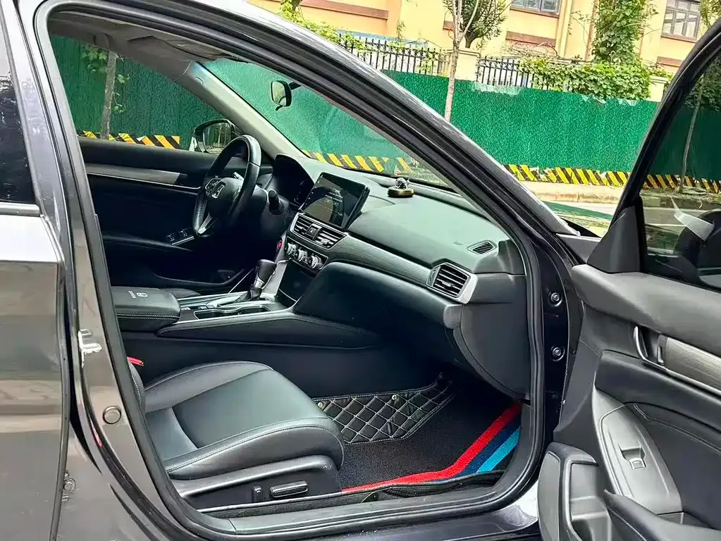 Honda Accord — фото 9