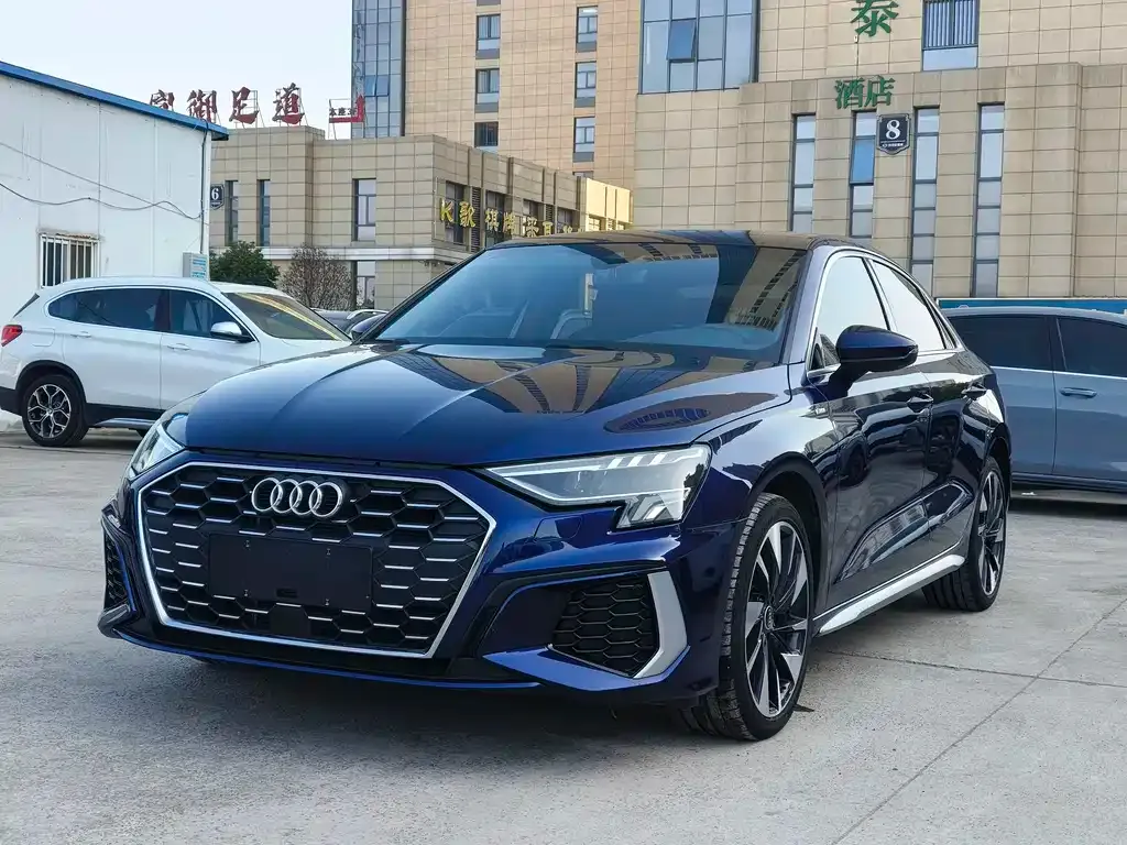 Audi A3 — фото 1