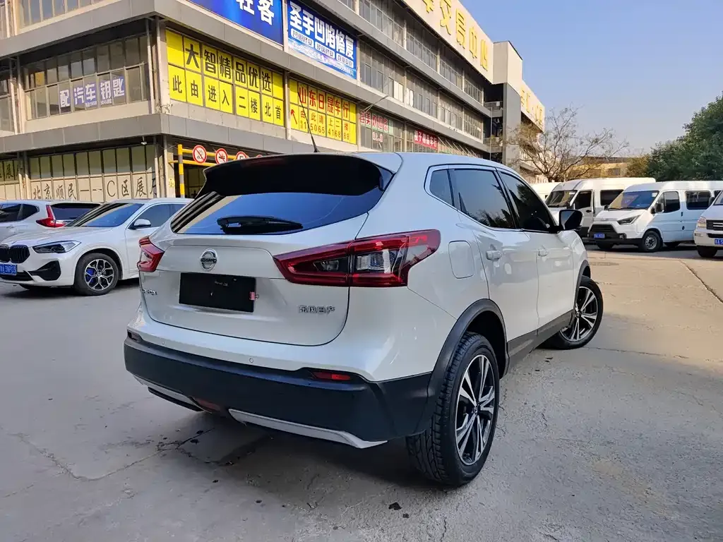 Nissan Qashqai — фото 10