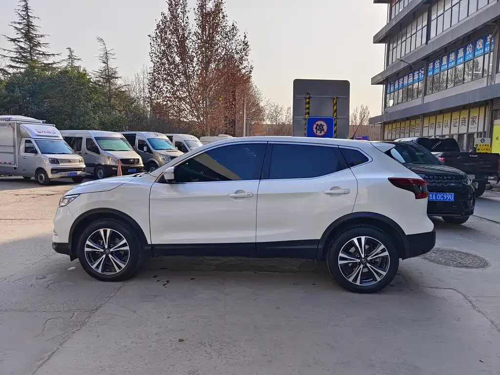 Nissan Qashqai — фото 5