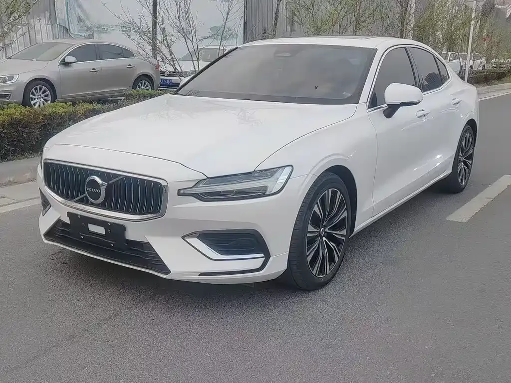 Volvo S60 2024 из CN, фото 1
