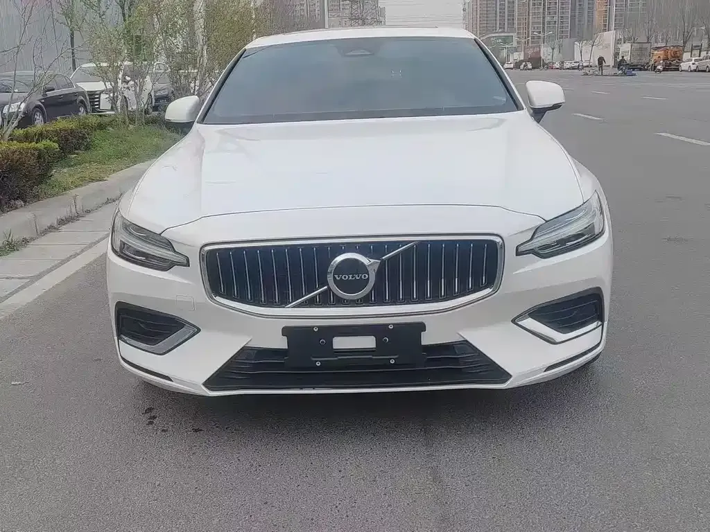 Volvo S60 2024 из CN, фото 4
