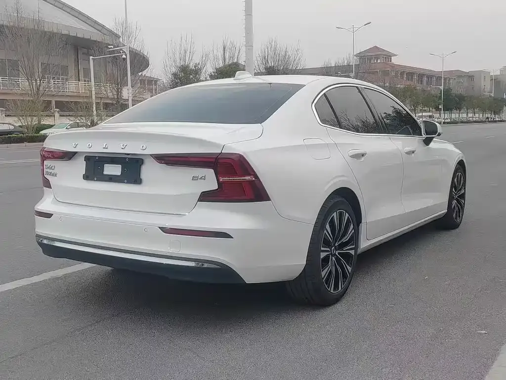 Volvo S60 2024 из CN, фото 5