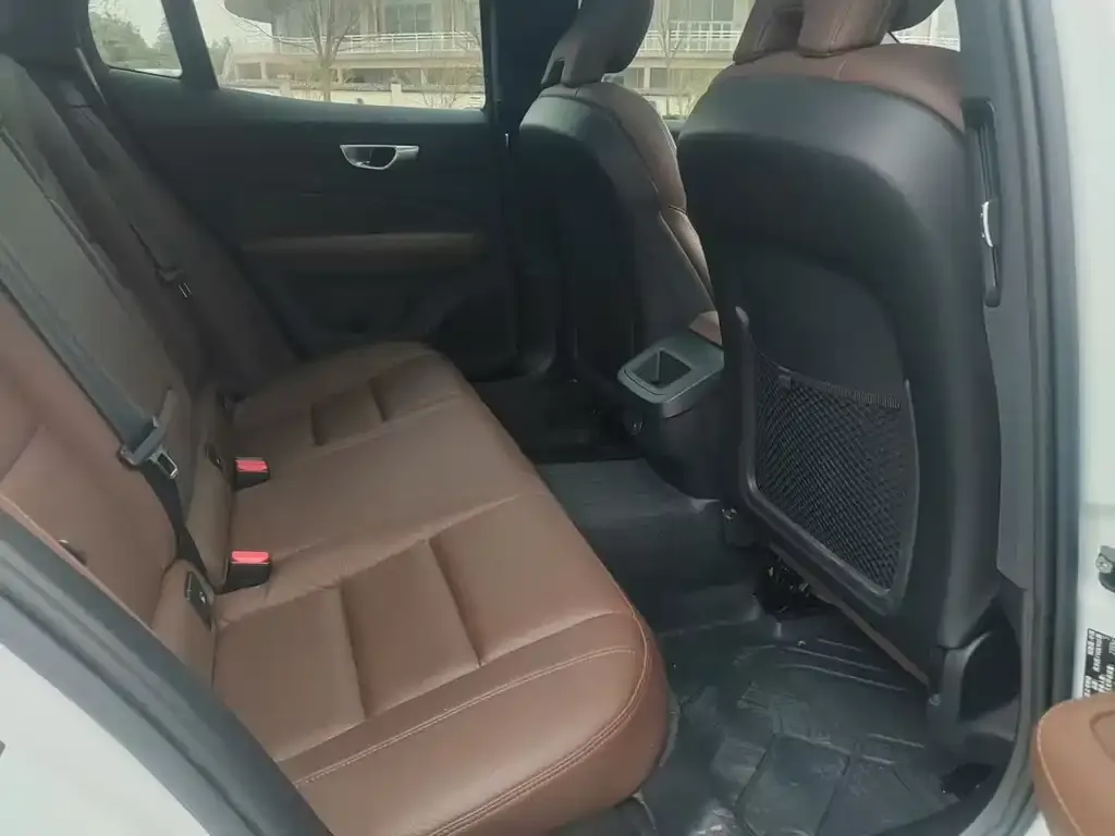 Volvo S60 2024 из CN, фото 2