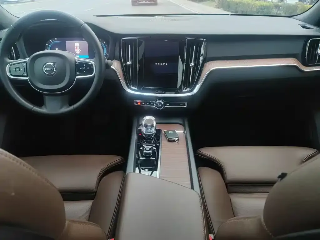 Volvo S60 2024 из CN, фото 3