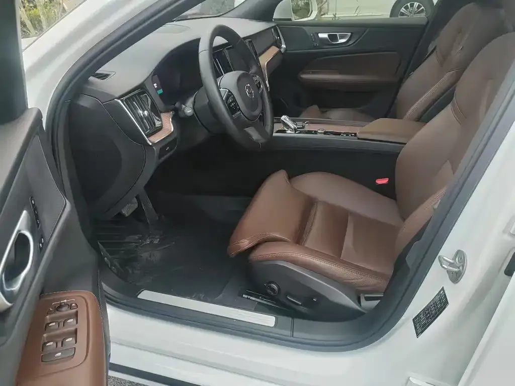 Volvo S60 2024 из CN, фото 9