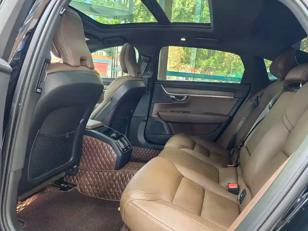 Volvo S90 2024 из CN, фото 5