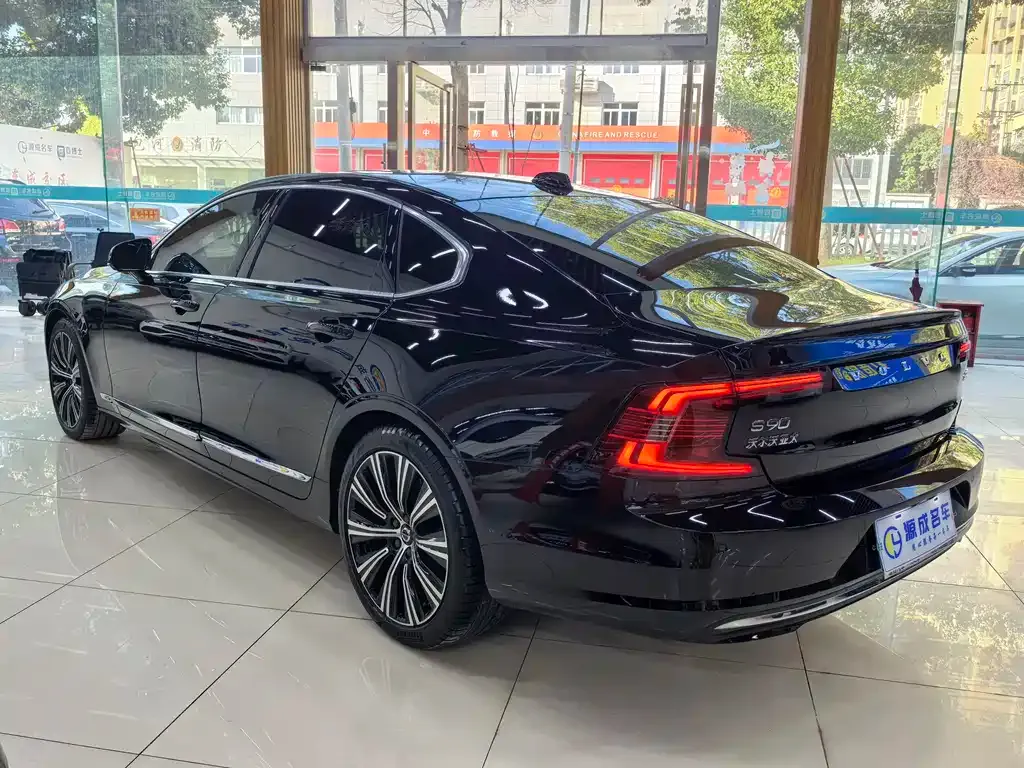 Volvo S90 2024 из CN, фото 6