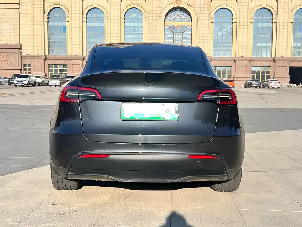 Tesla Model Y — фото 3
