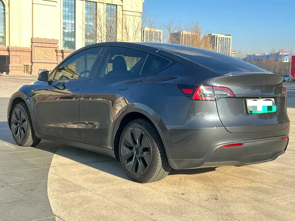 Tesla Model Y — фото 5
