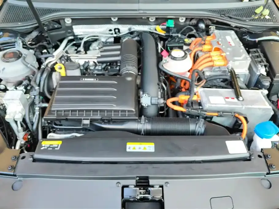 Volkswagen Magotan GTE PHEV 2022 из CN, фото 7