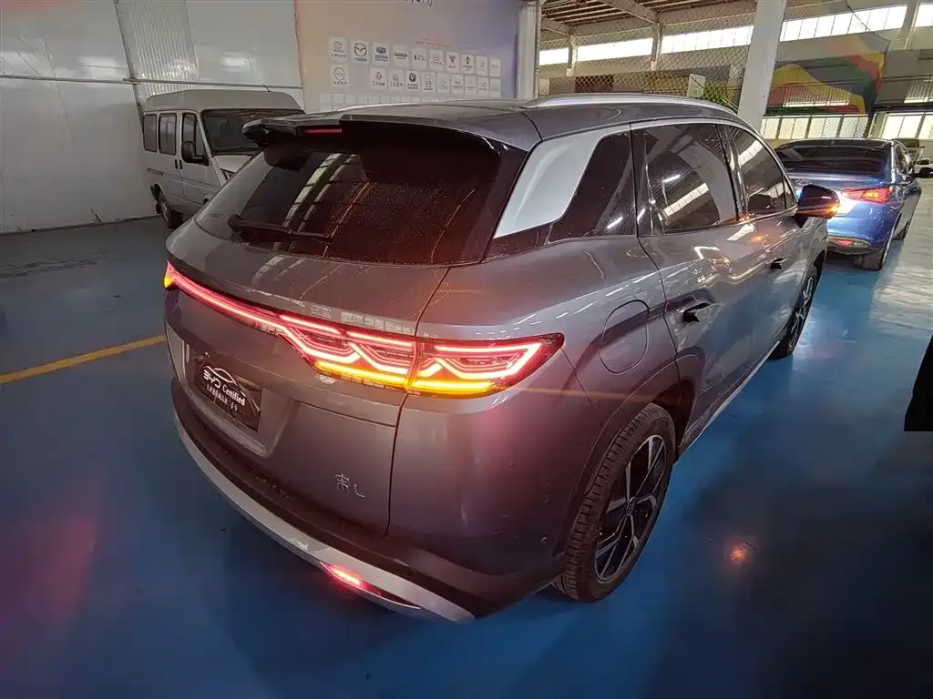 BYD L DM-i — фото 7