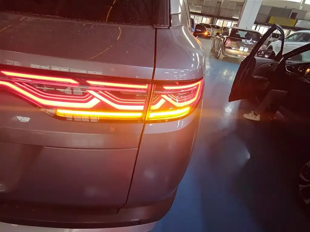 BYD L DM-i — фото 8