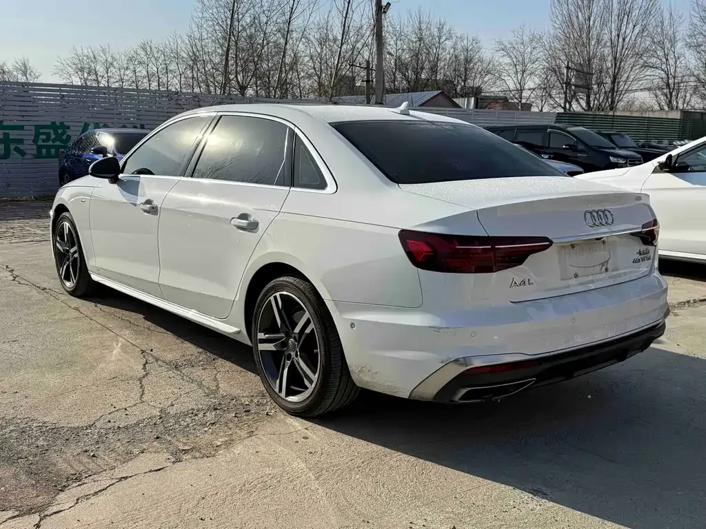 Audi A4L 2021 из CN, фото 9