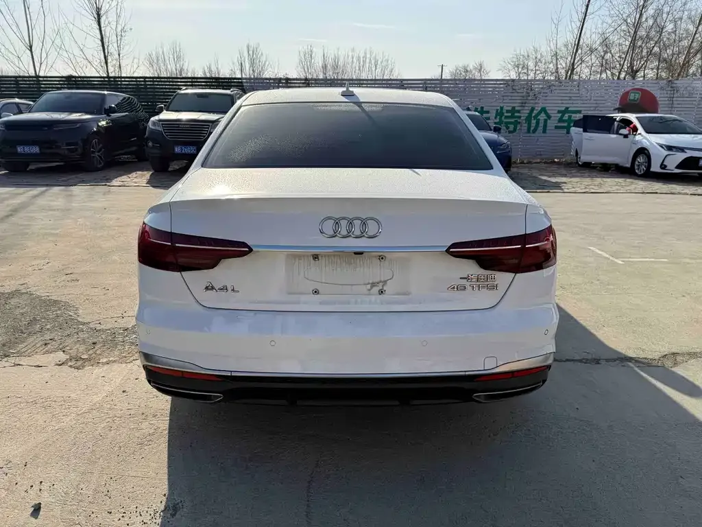 Audi A4L 2021 из CN, фото 4
