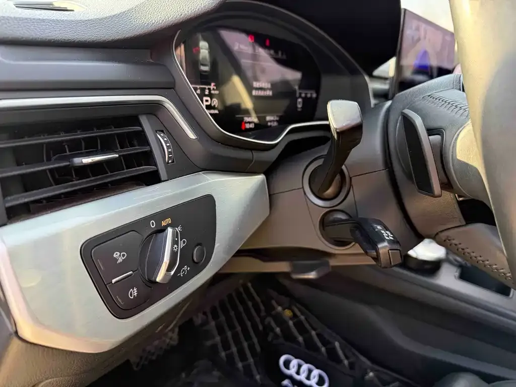 Audi A4L 2021 из CN, фото 3