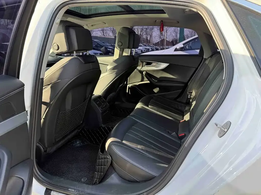 Audi A4L 2021 из CN, фото 7