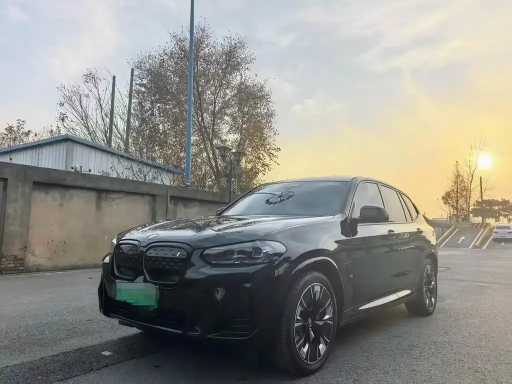 BMW iX3 — фото 1