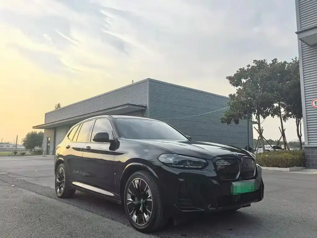 BMW iX3 — фото 3