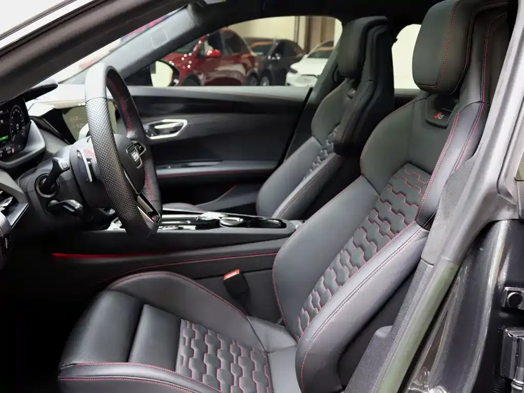 Audi RS e-tron GT 2024 из CN, фото 8