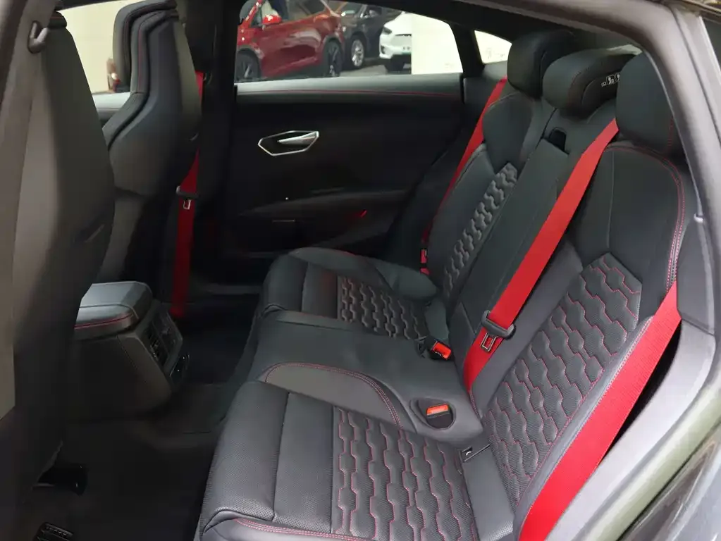 Audi RS e-tron GT 2024 из CN, фото 3