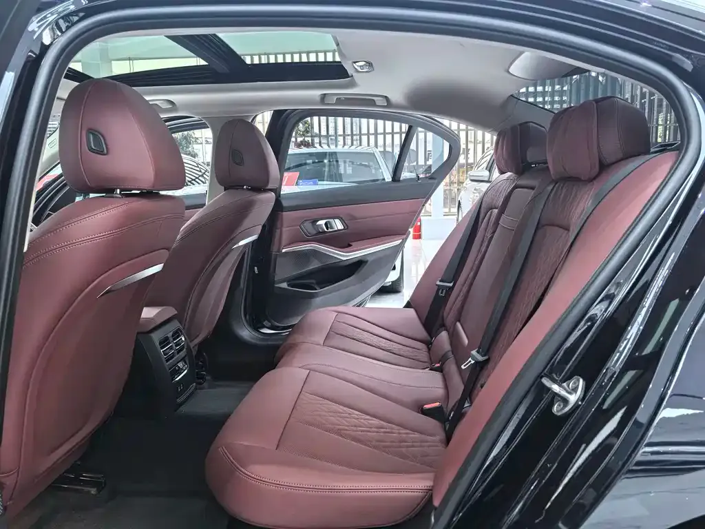 BMW 3 Series 2023 из CN, фото 4