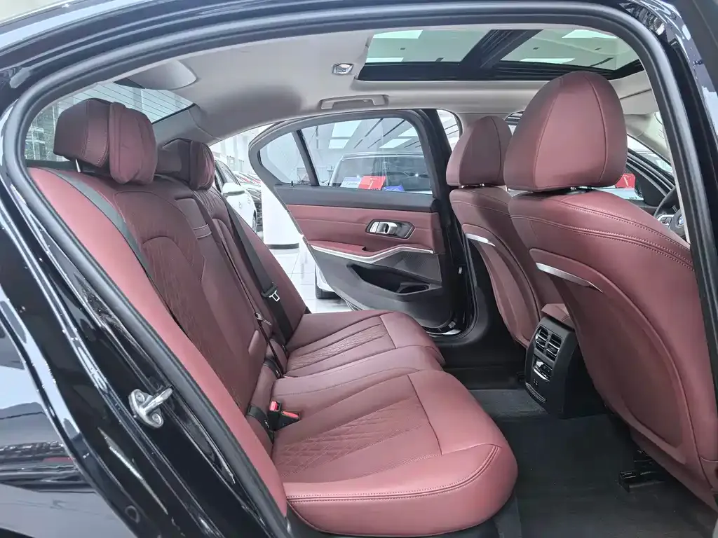 BMW 3 Series 2023 из CN, фото 10