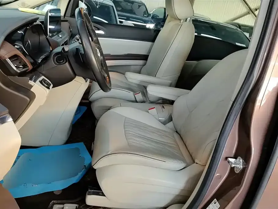 Buick GL8 2022 из CN, фото 9