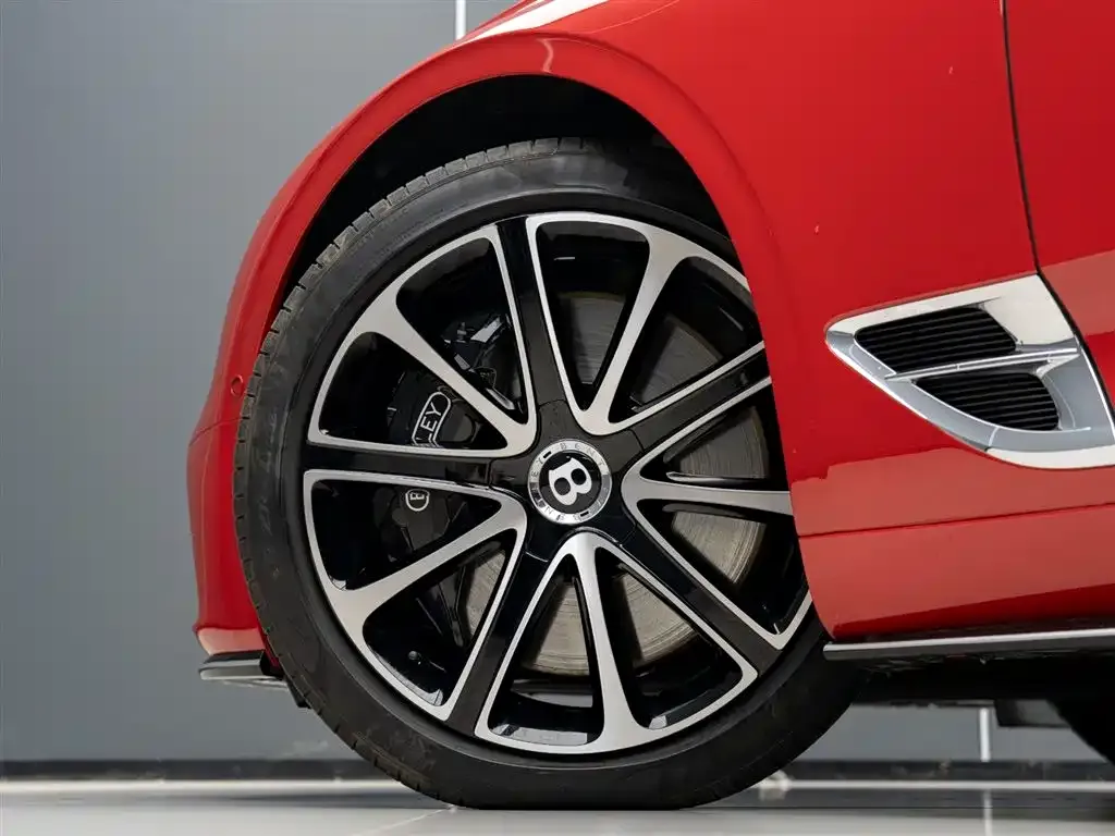 Bentley Continental 2023 из CN, фото 8