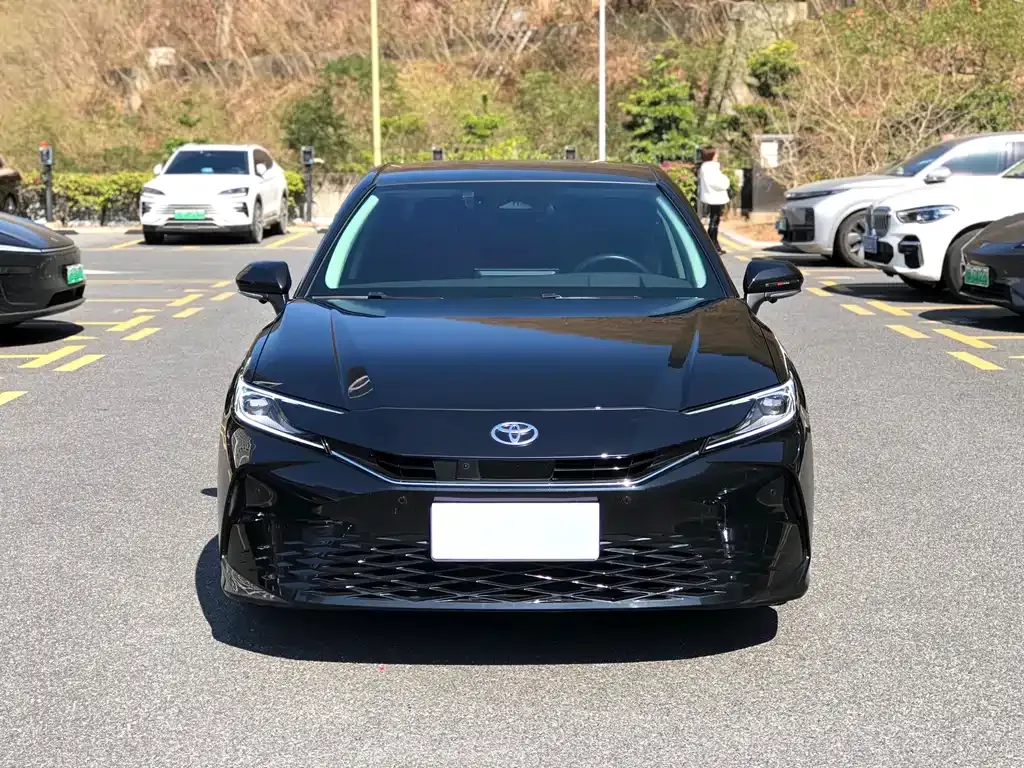 Toyota Camry — фото 4