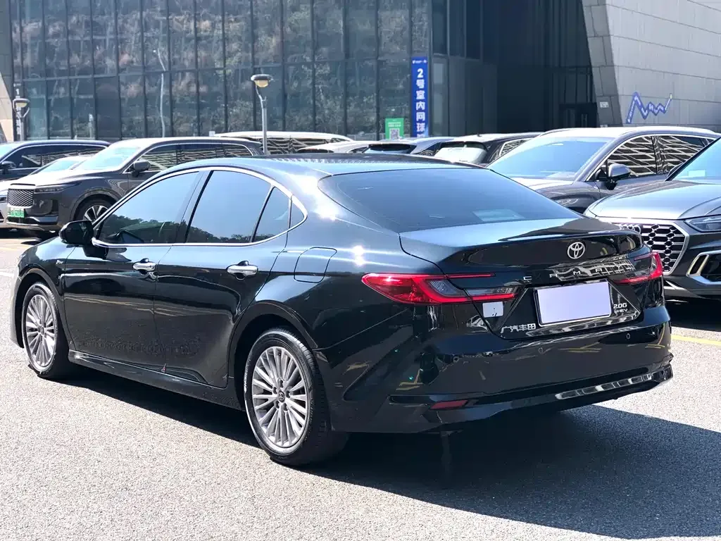 Toyota Camry — фото 5